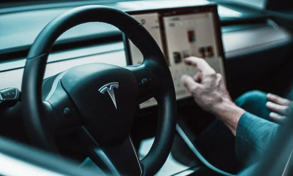 What are steering wheel lights on my Tesla?
