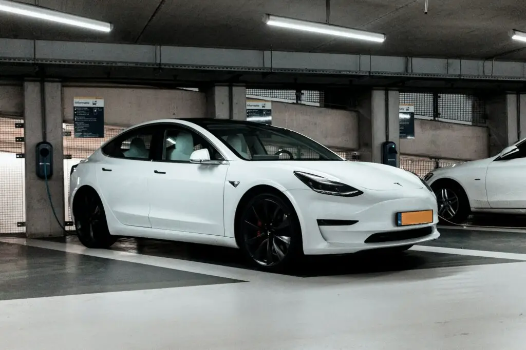 Does Tesla Model 3 have a subwoofer?
